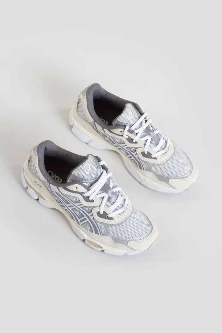 ASICS GEL-NYC Red ASICS GEL-NYC Red sneaker with heritage running design and GEL cushioning