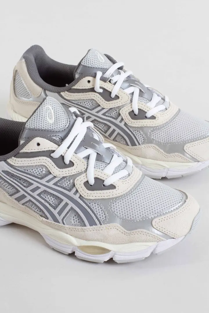 ASICS GEL-NYC Red ASICS GEL-NYC Red sneaker with heritage running design and GEL cushioning